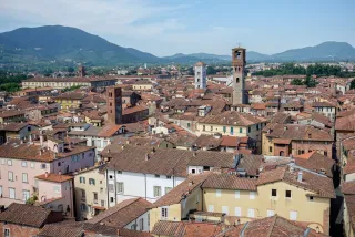 Tetti di un centro abitato visti dall'alto